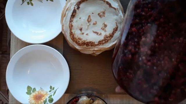Блины с брусникой и яблоками! Брусника.Как сохранить б