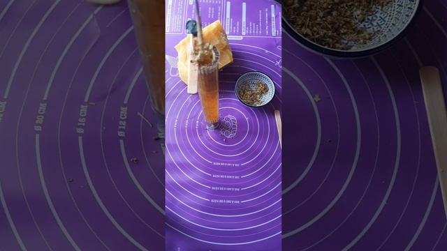 Как сделать свечу из пчелиного воска с травами🕯#свеч? смотреть онлайн