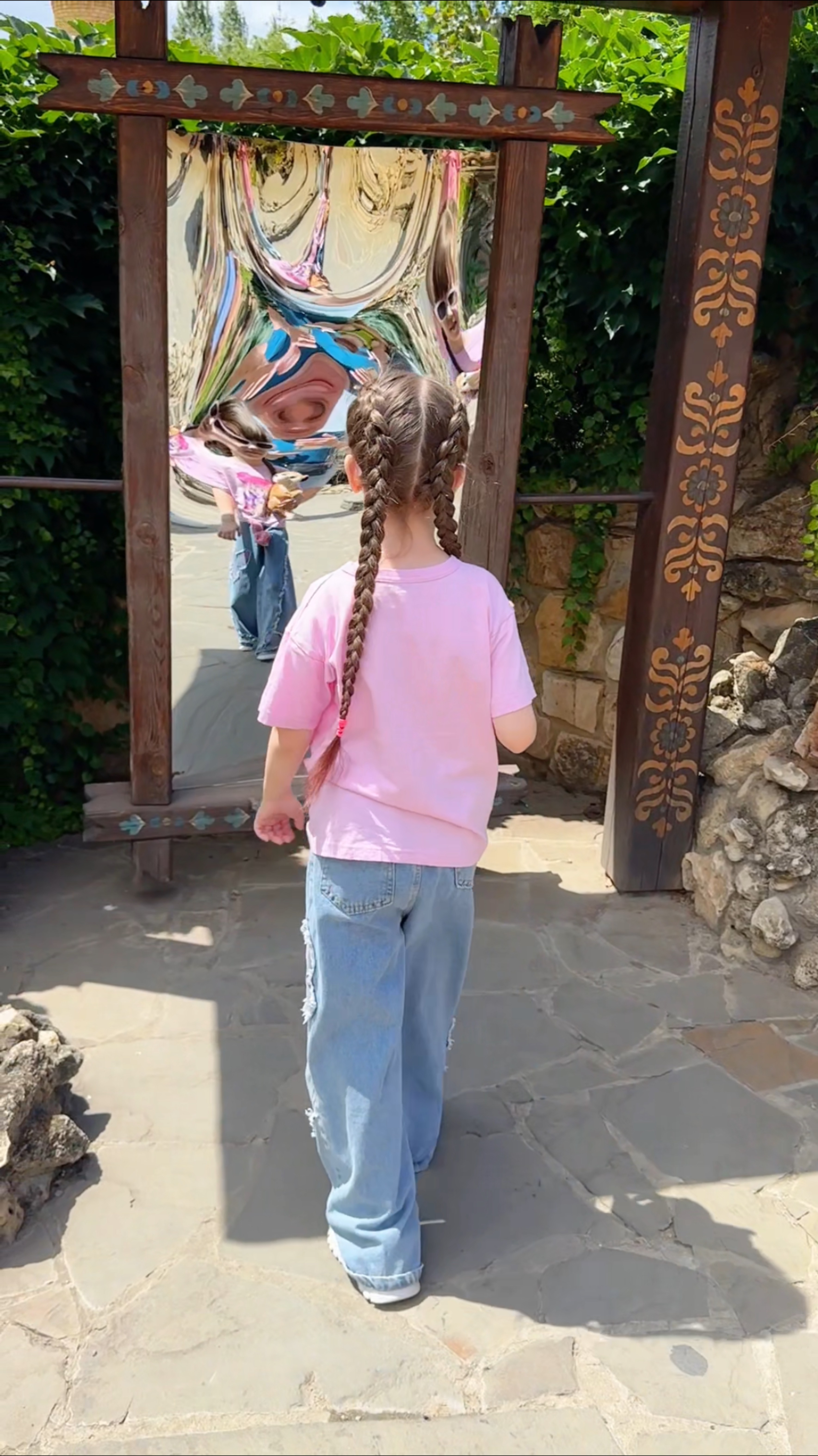 Кривые зеркала в Парке Лога 🪞🏰🎡 #парклога2025 #кривыезеркала #парк смотреть онлайн