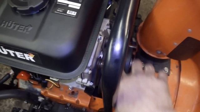 Китайский двигатель в снегоуборщик Husqvarna ST 261E briggs stratton смотреть онлайн