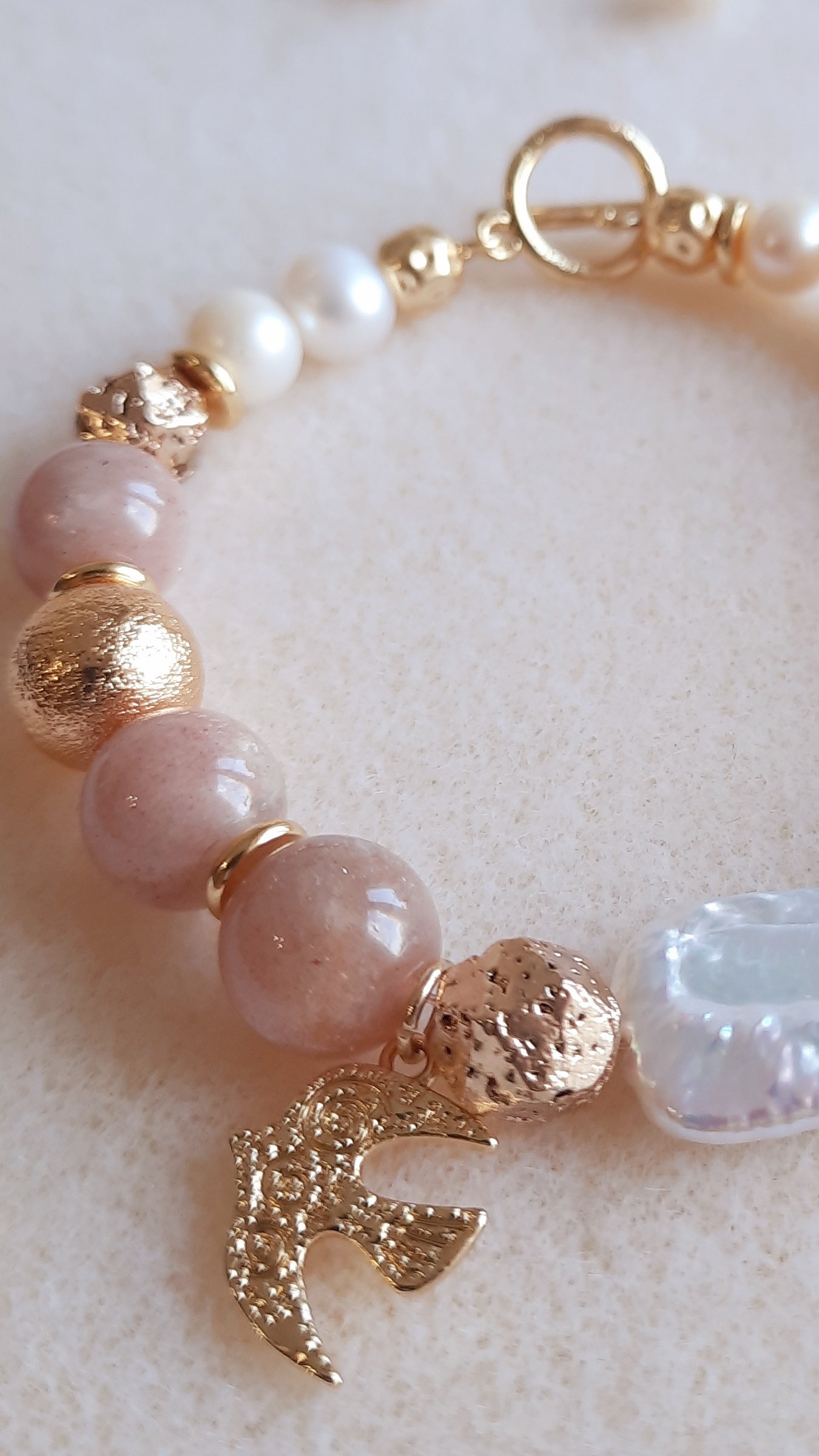 Браслет с жемчугом и лунным камнем смотреть онлайн