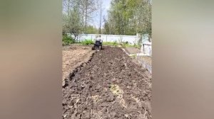 Пашем землю минитрактором. Видео от хозяина МТШ-9.