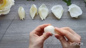Английская роза с конфетой. Из гофрированной бумаги.