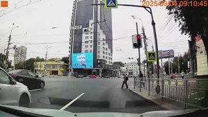 Чуть не разбился на красный свет. (Видео от друзей)