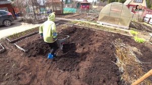 Как сделать тёплые грядки на огороде//Сможет даже ребё