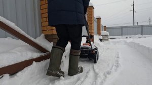 Аккумуляторный снегоуборщик WORX в работе!