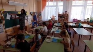 Фрагмент занятия по рисованию "Цветущая яблоня"