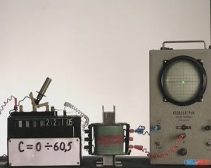Физика. Опыты. Электрические колебания в колебательном контуре