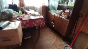 Продолжаем расчищать заброшенную дачу.