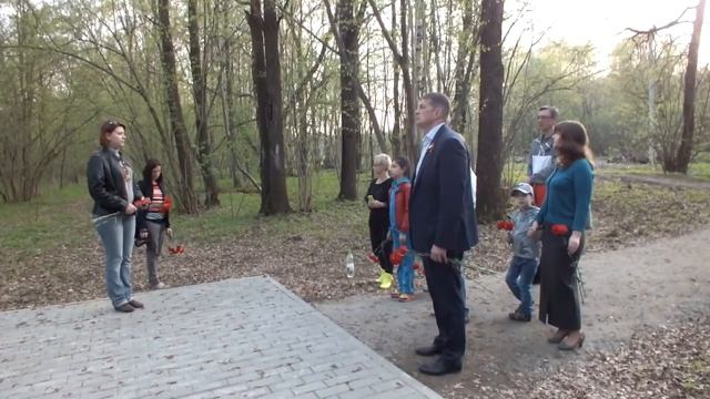 Возложение цветов к обелиску партизана Козырева 8 мая смотреть онлайн
