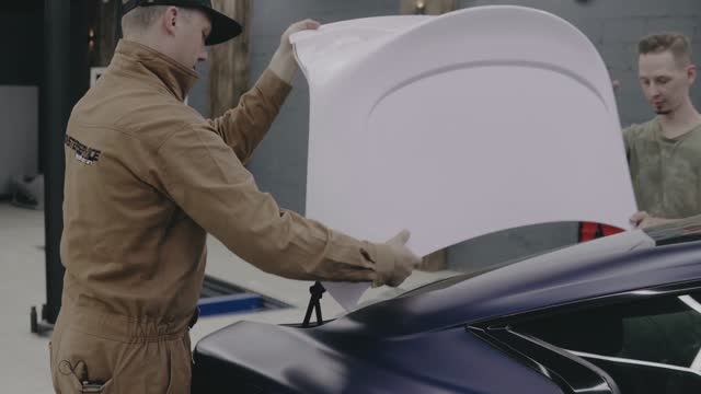 Пластиковая крышка багажника Infiniti Q60 смотреть онлайн