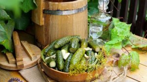 Засолка огурцов в бочке