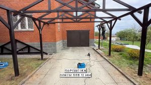 Двускатный навес для машины с кровлей из профлиста пе?