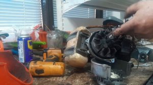 Почему не возвращается веревка стартера на триммере С