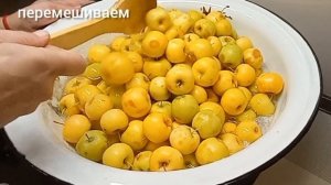 Янтарное варенье из райских яблок или ранеток целиком