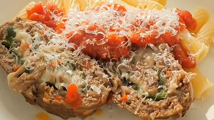 Мясной РУЛЕТ с сыром и шпинатом...🥩🧀🌱😋 Рецепт в описании ✍️