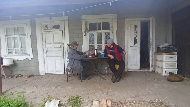 ЖИВУ ОДНА В ДЕРЕВНЕ / ВЫКОСИЛА У КОЛИ ДВОР смотреть онлайн