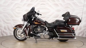 Harley-Davidson Electra Glide vin 5HD1FF4E5BB624581