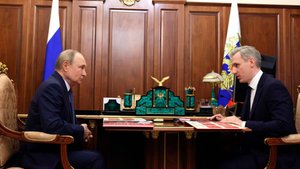 Владимир Путин провел встречу с губернатором Смоленской области Василием Анохиным в Кремле