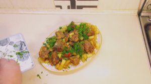 Мясо на кости с картошкой в маринаде в духовке.