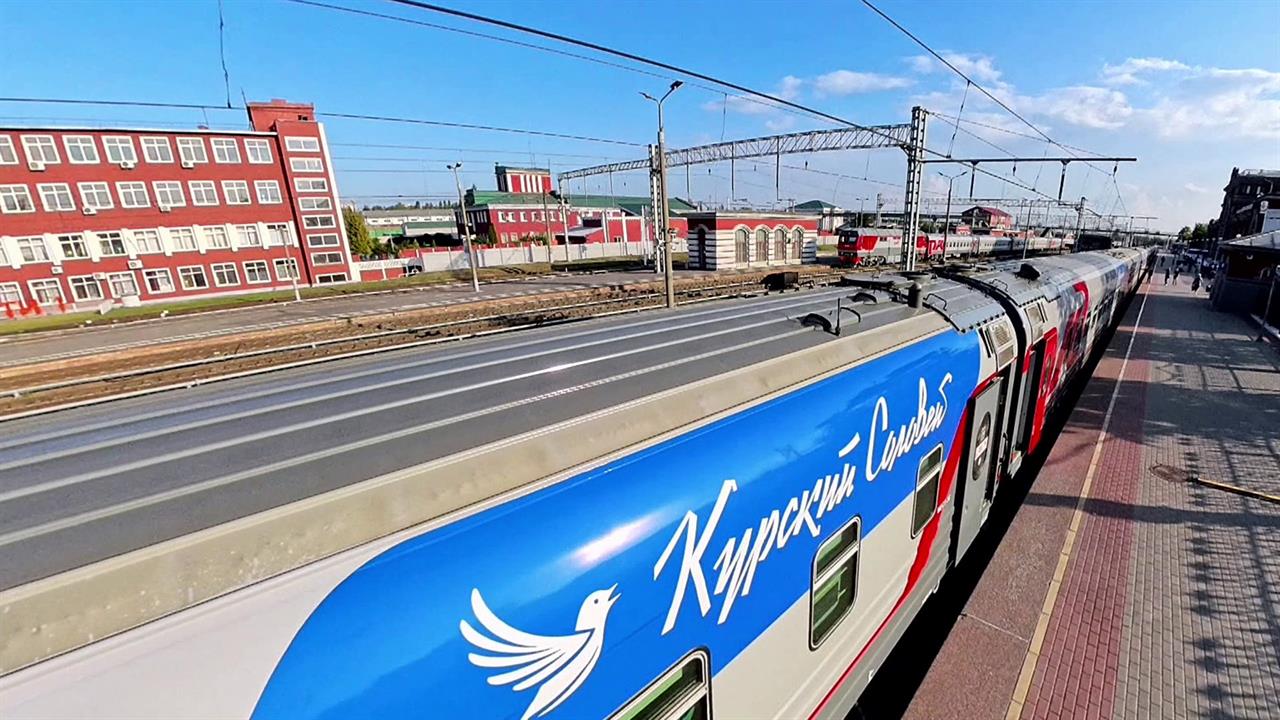 Легендарный железнодорожный состав - поезд "Курский соловей" - вновь встал на рельсы