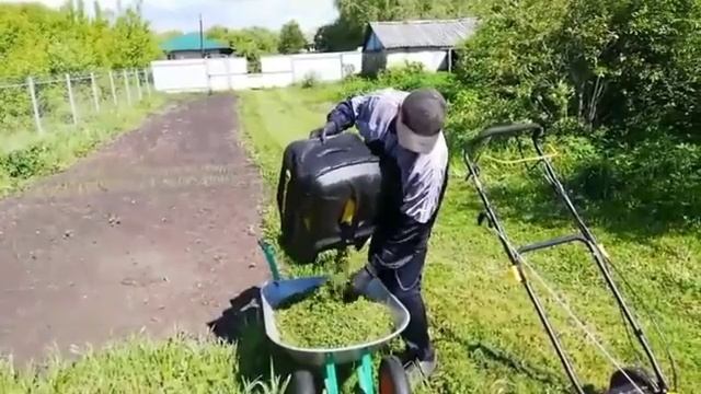 Газонокосилка  LM4627   с  бензиновым двигателем смотреть онлайн