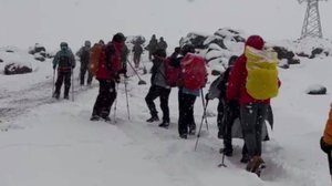 Группа «Смело c мелом» поднялась на приют с приключениями. На Эльбрусе суровая непогода