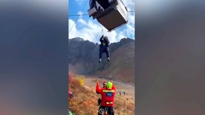 Канатная дорога остановилась в Казахстане: из кабинок эвакуировали более 20 человек