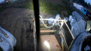 Вечерняя управа по хозяйству. Раскрыл силос в минирулонах .Разгрузил прицеп с силосом . Т-25 в деле