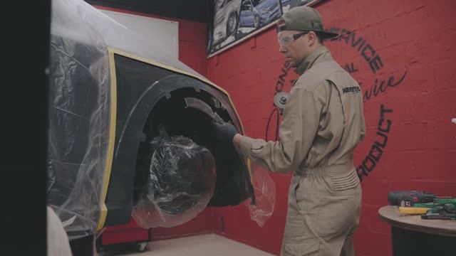 Установка нашего комплекта расширения кузова на Audi TT смотреть онлайн