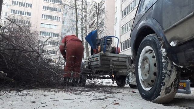 Измельчитель веток Термит у450 в работе на Управляющую