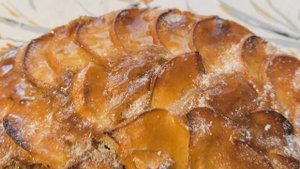 шарлотка с карамель-яблочной начинкой 🥞