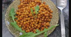 Супер вкусно! Нут жареный, с паприкой и молотым черным перцем. В пост. Закуска пикантная.