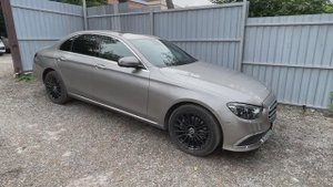Обзор эксклюзивного Mercedes-Benz E 200 4MATIC из Южной Кореи в цвете "Серебристый мохаве"
