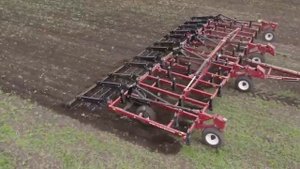 На поле — порядок работает Культиватор Ростсельмаш #К