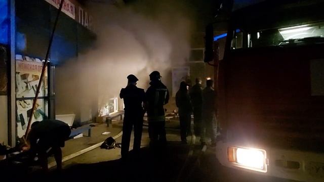 В Ачинске загорелся самый крупный вещевой рынок