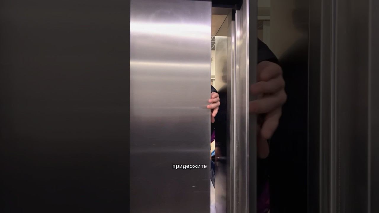 Самый НЕЛОВКИЙ момент в лифте