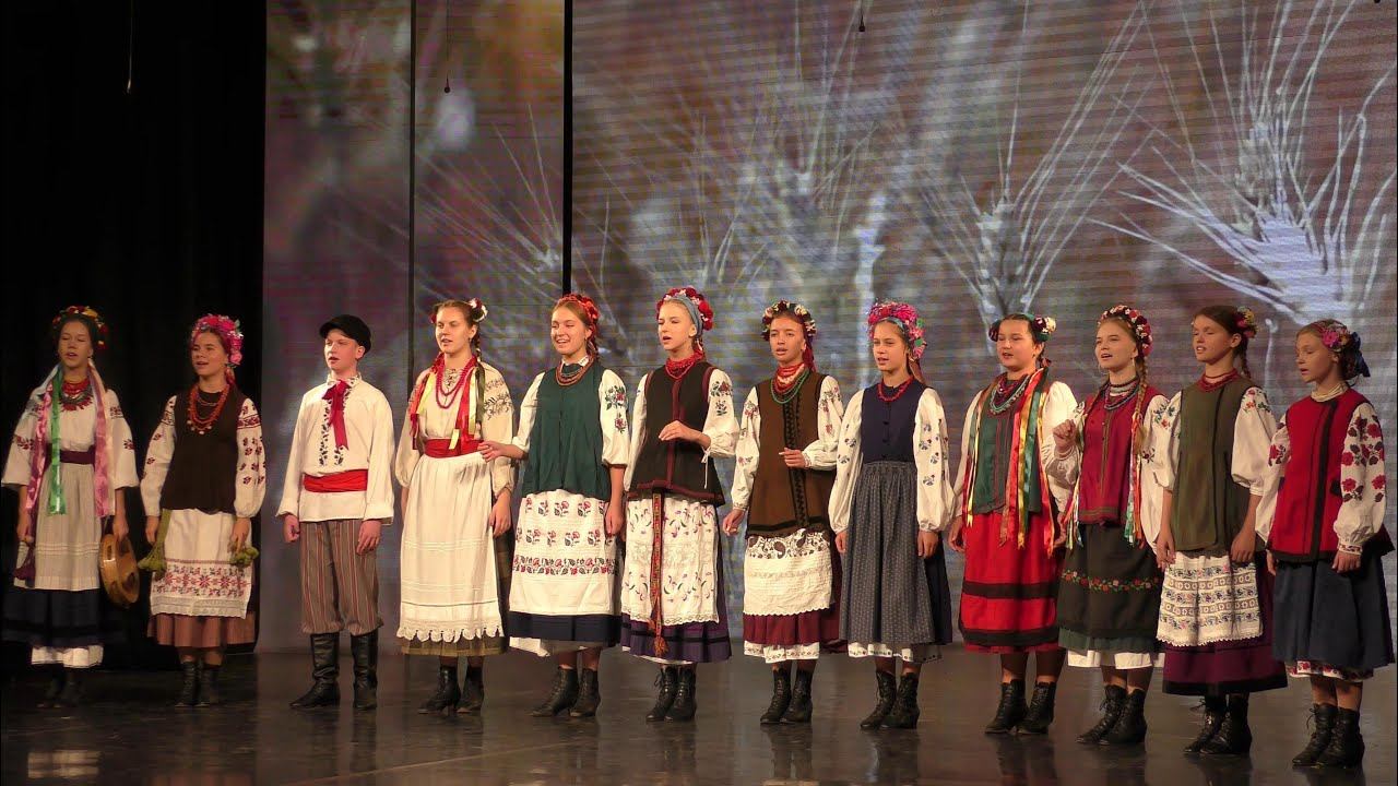 РАдоница - А вже сонце в рози / Вигоняй мати коваля з хати смотреть онлайн