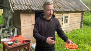 Первый вечер на даче: жарим шашлык и слушаем шокирующи