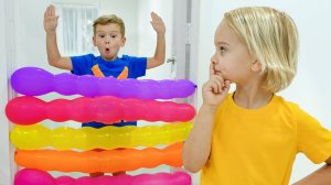 Крис и Майкл играют с шариками - Веселые истории для детей от Влада и Ники!