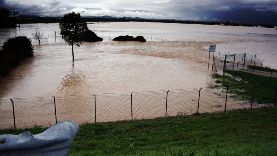Залило метро и смывает машины: итальянскую Тоскану затопило из-за шторма