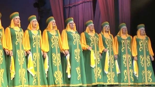 На закате розовом  -  исполняет Народный хор Русской пе