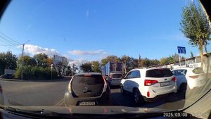 Нарушитель Mercedes-Benz 07.09.2025 в777ме43.mp4