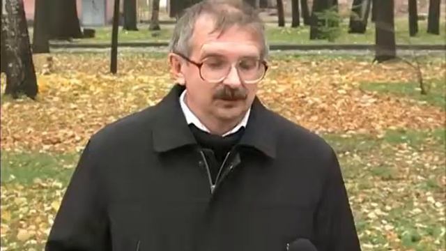 Убирать опавшую листву с ярославских газонов или нет? смотреть онлайн