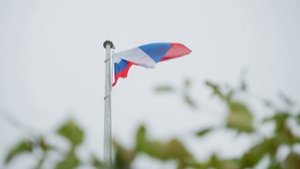 На острове Большой Уссурийский поднят Государственный флаг России как символ добрососедства с Китаем