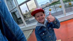 Посетили с Егором Кремль. Увидели царь - пушку и царь - колокол