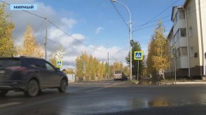 Лужи на перекрёстке улиц Аммосова и 40 лет Октября возмутили пешеходов Мирного