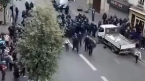 До 295 выросло число задержанных участников беспорядков во Франции, передаёт BFMTV.