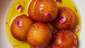 Гулаб джамун из панирного теста.