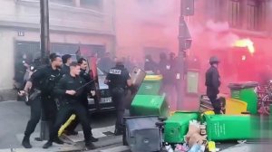 Массовые протесты парализовали жизнь во Франции